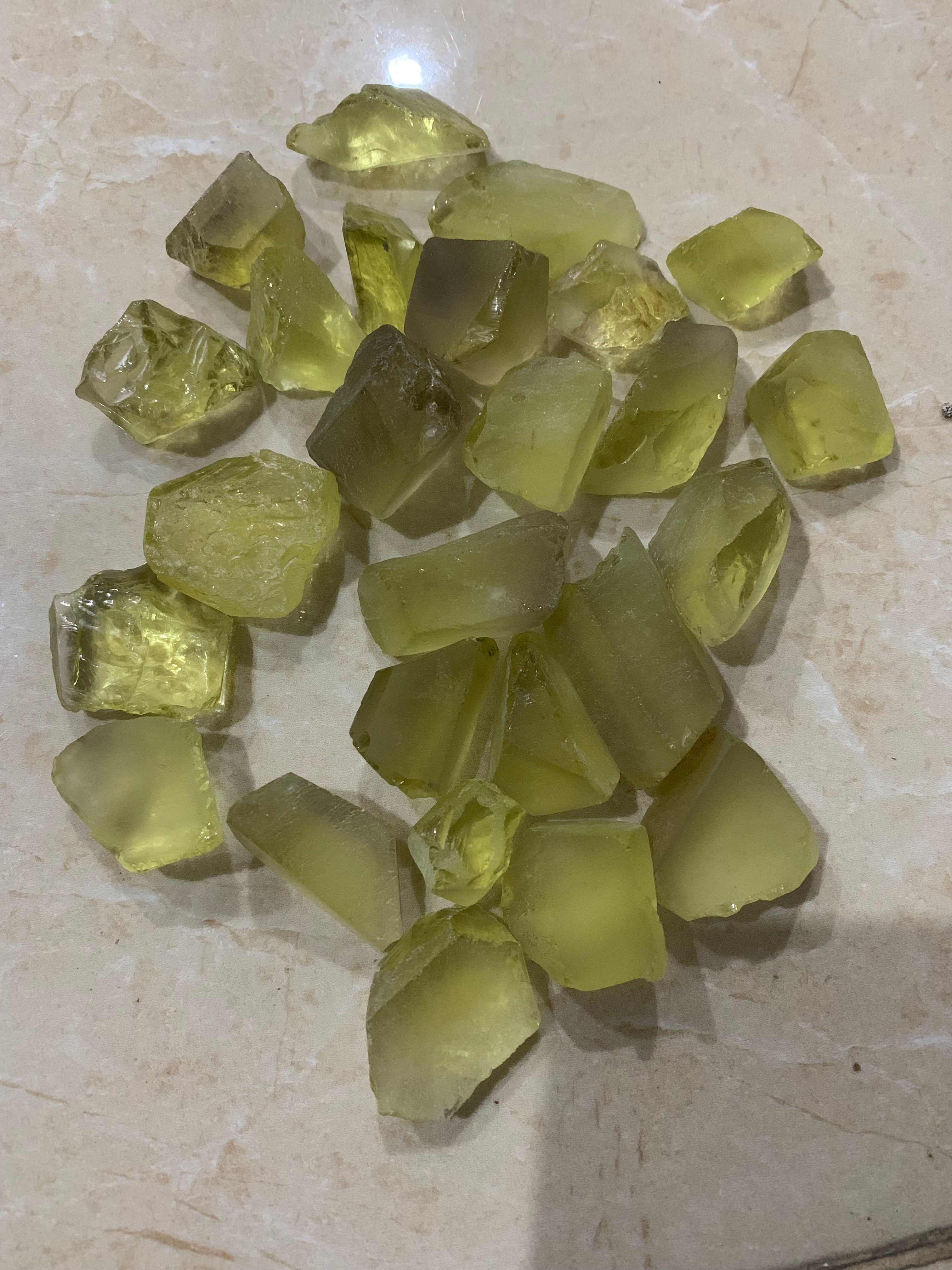Rough lemon quartz for faceting Brazil